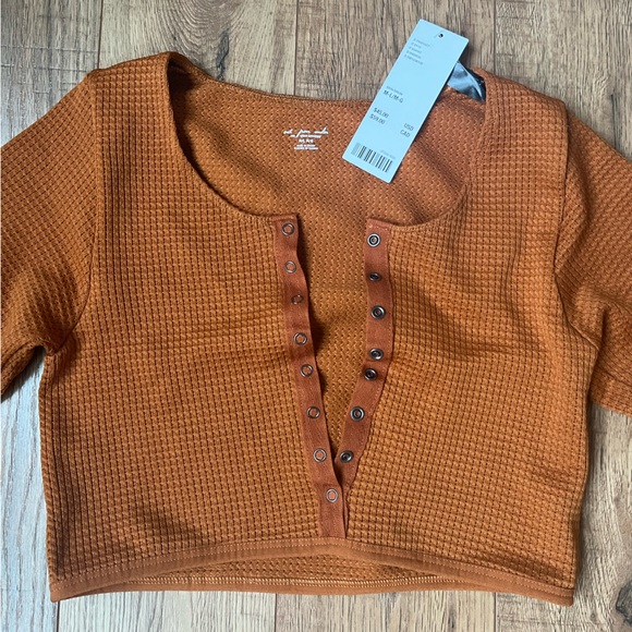 NWT Urban Crop Top - Picture 2 of 3